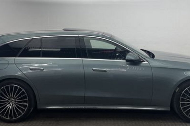 Mercedes-Benz E 300 E 300 e T AMG LINE PREMIUM PLUS PANO+SUPER+HUD+