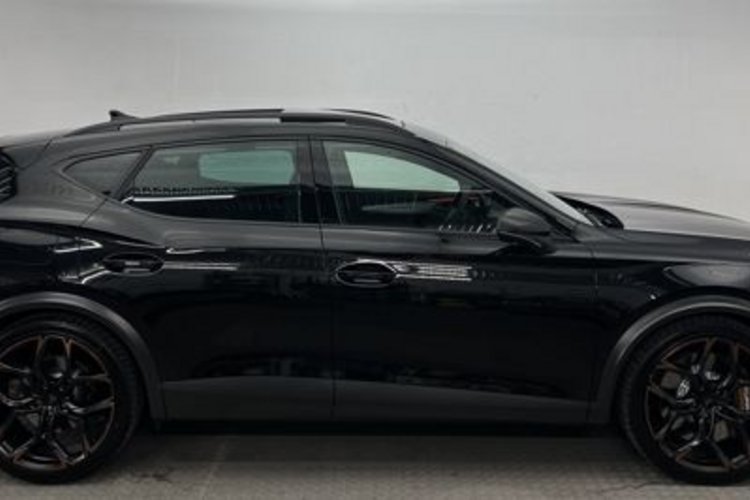 Cupra Formentor Formentor VZ5 2.5 TSI 4D CARBON PANO+MEMO+360+