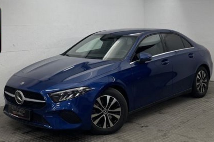 Mercedes-Benz A 200 A 200 d Limousine LED+KAMERA+DISTRONIC+CARPLAY+