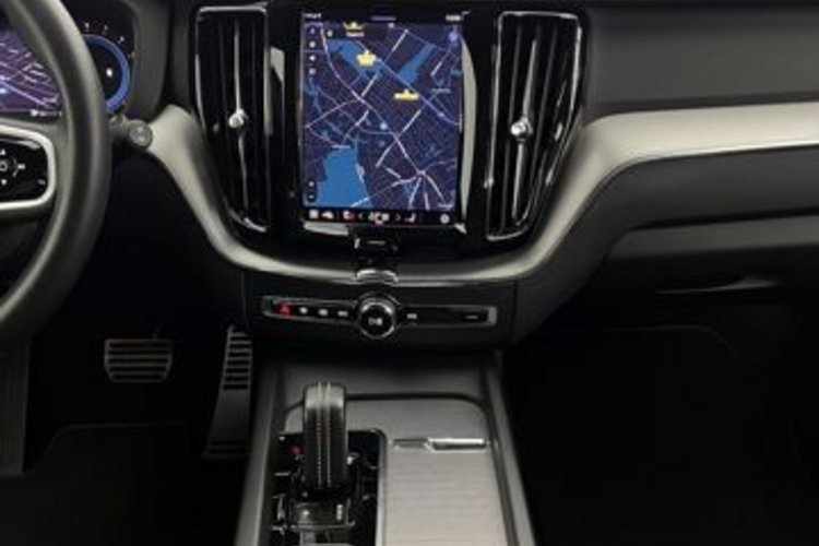 Volvo XC60 XC60 B5 B AWD R-DESIGN HUD+AHK+MEMORY+GOOGLE+LED