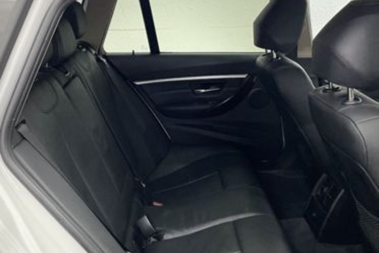 BMW 330 330 d Touring Luxury Line AHK+ADAP-LED+KAMERA+