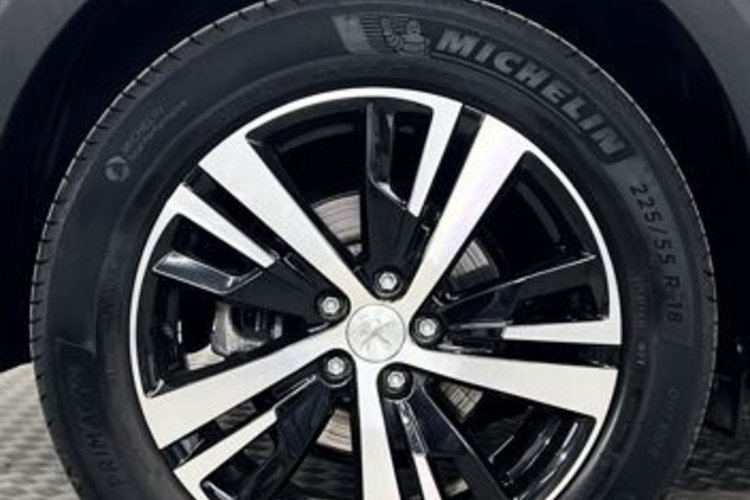 Peugeot 5008 5008 BlueHDi 130 EAT8 GT 7SITZ+PANO+AHK+NIGHT+