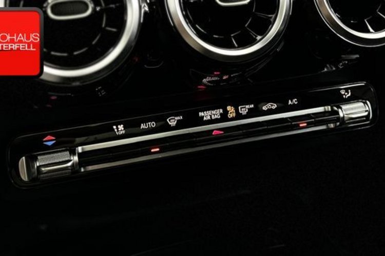 Mercedes-Benz GLA 200 GLA 200 d AMG CARBON PANO+AHK+KAMERA+LED+CARPLAY