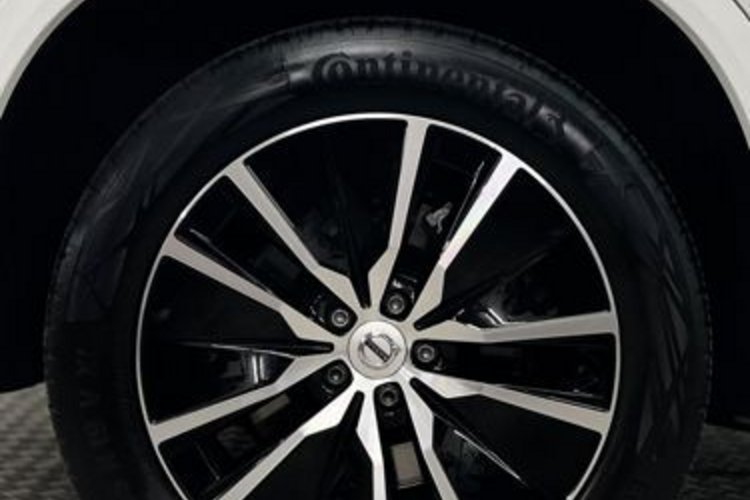 Volvo XC90 XC90 B5 D AWD 7SITZ+PANO+LUFT+360+HUD+H/K+4-ZONE