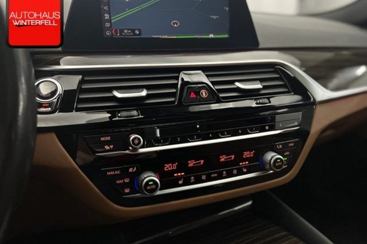 BMW 520 520 d xDrive Sport Line PANO+AHK+STANDHEIZUNG+