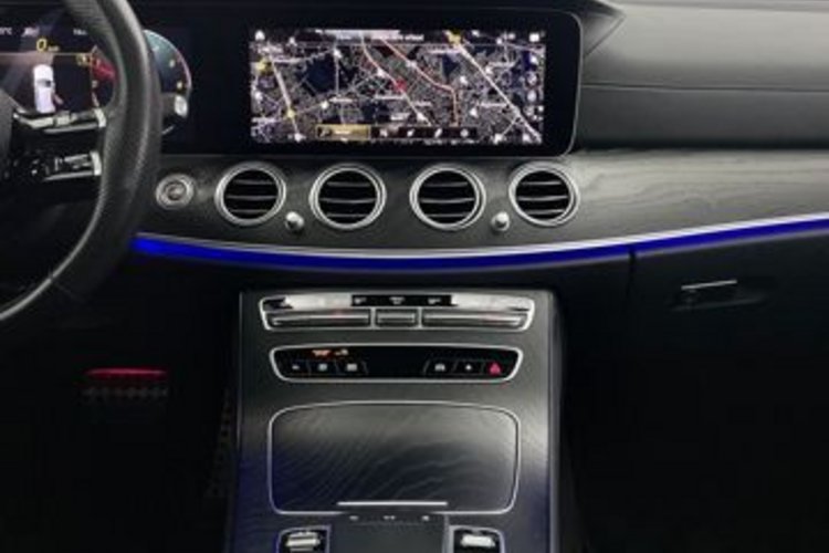 Mercedes-Benz E 300 E 300 de T 4M AMG NIGHT PANO+AHK+HUD+DISTRONIC+