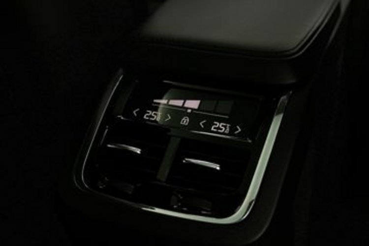 Volvo XC60 XC60 B4 D PANO+MEMORY+H&amp;K+4ZONEN+KAMERA+VOLL-LED