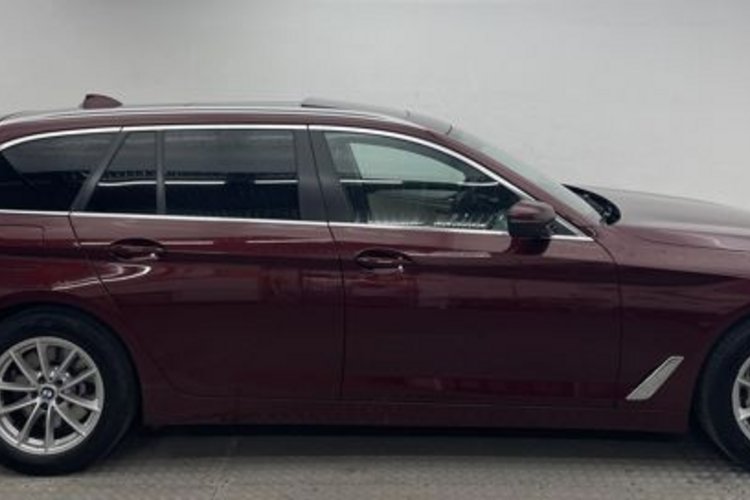 BMW 530 530 d xDrive Touring INDIVIDUAL+PANO+AHK+MEMO+