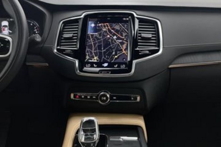 Volvo XC90 XC90 T8 PLUS BRIGHT RECH AWD 7SITZ+PANO+AHK+B&amp;W+