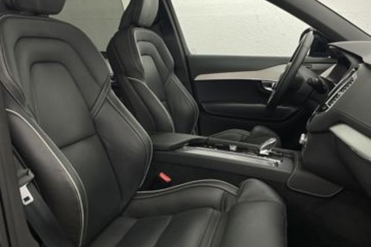 Volvo XC90 XC90 B5 D PLUS DARK AWD 7SITZ+PANO+AHK+360+MEMO+