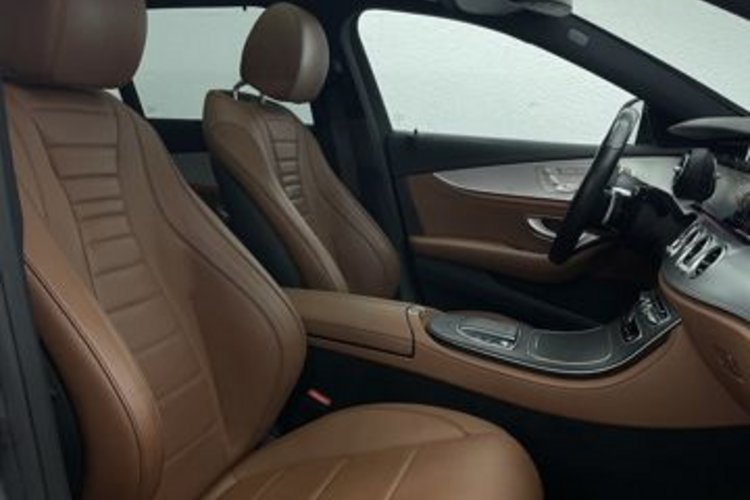 Mercedes-Benz E 400 E 400 d T 4M AMG NIGHT PANO+ABC+KEYLESS+MEMO+HUD