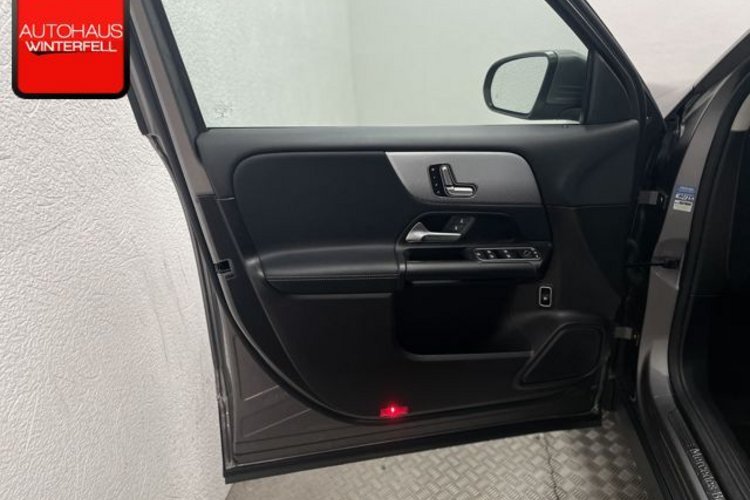 Mercedes-Benz GLB 200 GLB 200 7SITZ+PANO+AHK+MEMO+KAMERA+DISTRONIC+