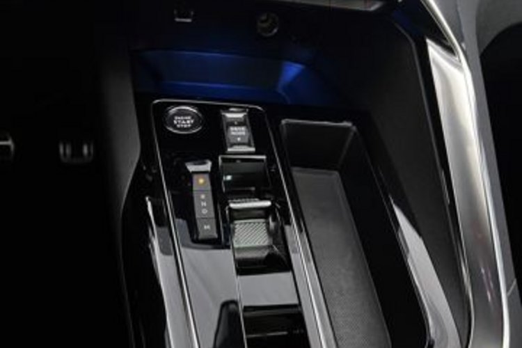 Peugeot 3008 3008 PureTech 130 EAT8 GT BLACK PANO+360+ACC+LED