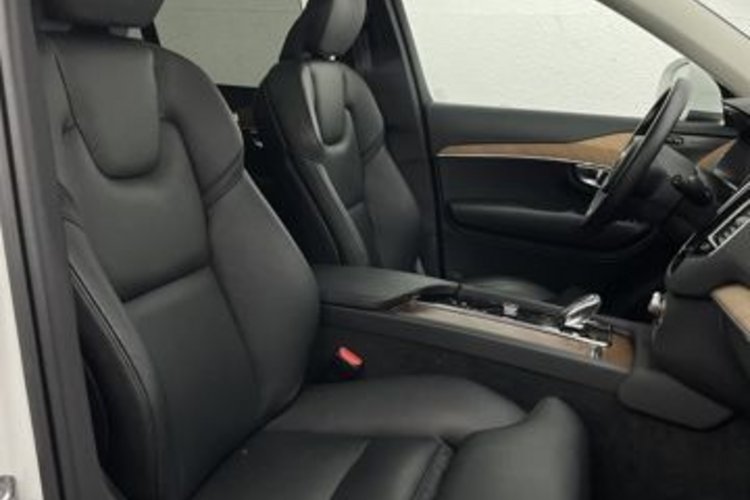 Volvo XC90 XC90 B5 D INSCRIPTION AWD 7SITZ+PANO+AHK+STANDH+