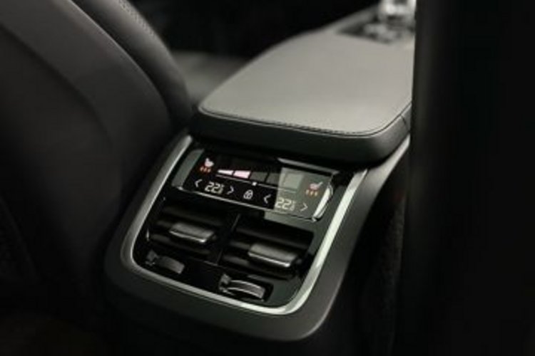 Volvo XC90 XC90 B5 AWD ULTIMATE BRIGHT 7SITZ+PANO+MASSAGE+