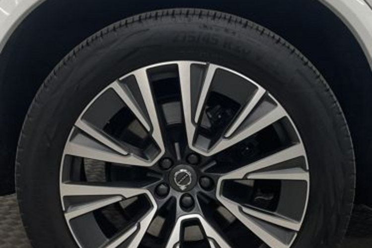 Volvo XC90 XC90 B5 AWD PRO 7SITZ+PANO+STANDHEIZUNG+VOLL-LED