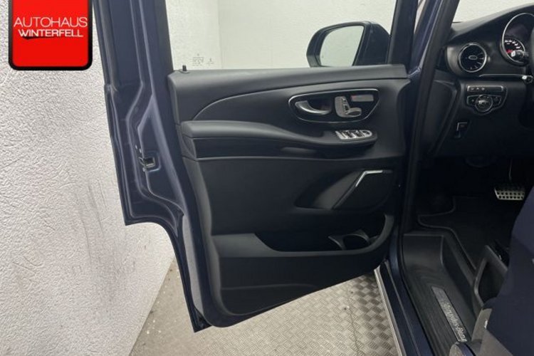 Mercedes-Benz V 300 V 300 d AMG 4M LANG 8SITZER+PANO+AHK+STANDH+360+