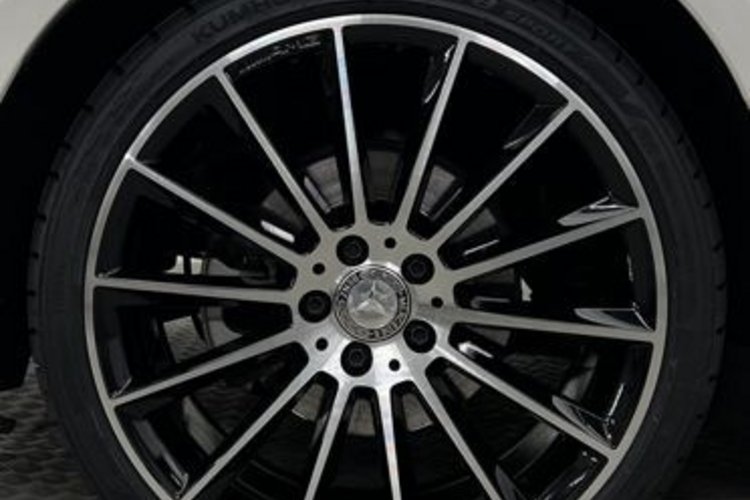 Mercedes-Benz E 300 E 300 Coupe AMG NIGHT PANO+BURMESTER-3D+360+MEMO