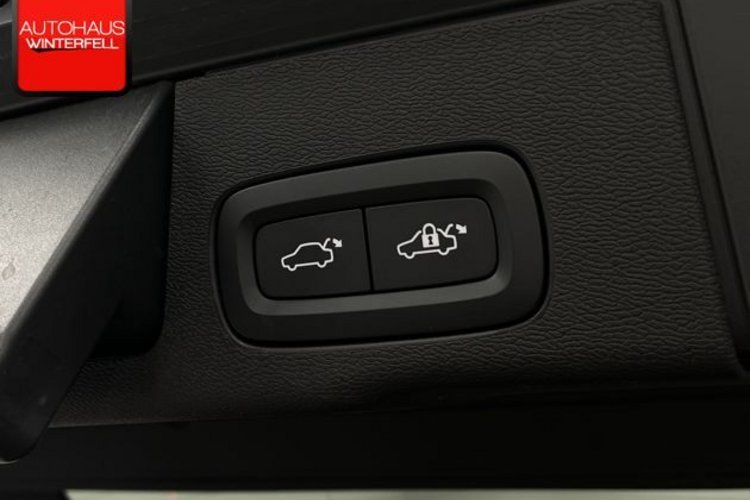 Volvo XC60 XC60 B4 AWD PLUS DARK PANO+AHK+MEMORY+H&amp;K+LED+
