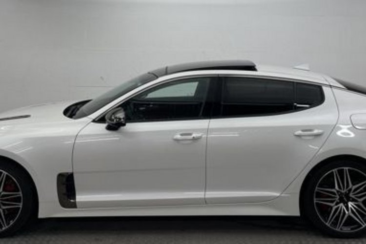 Kia Stinger Stinger 3.3 T-GDI AWD GT PANO+H&amp;K+HUD+SITZKLIMA+