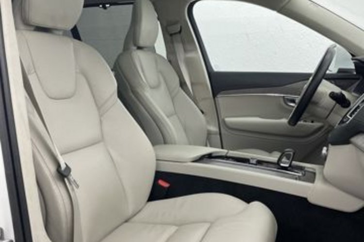 Volvo XC90 XC90 B5 AWD ULTIMATE BRIGHT 7SITZ+PANO+AHK+NUBUK