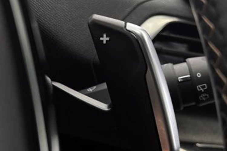 Peugeot 3008 3008 Hybrid 136 e-DSC6 GT BLACK PANO+360+AHK+LED