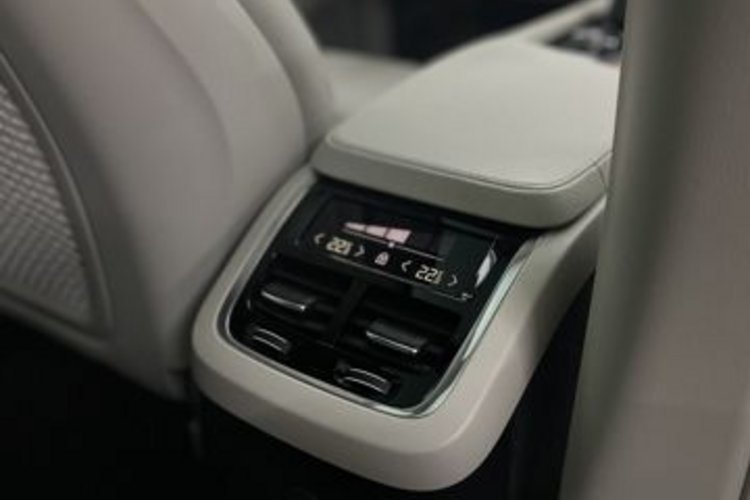 Volvo XC90 XC90 Rech T8 AWD 7SITZ+PANO+AHK+MEMORY+H&amp;K+KAMER