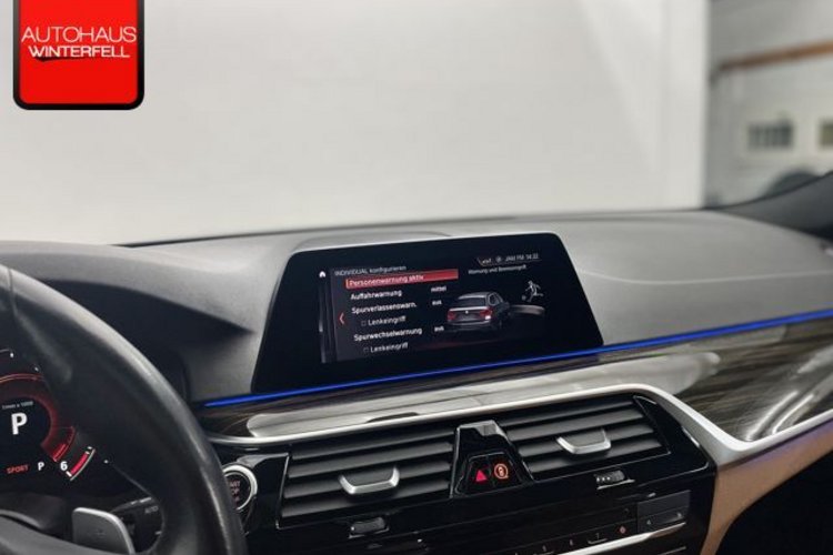 BMW 520 520 d xDrive Sport Line PANO+AHK+STANDHEIZUNG+