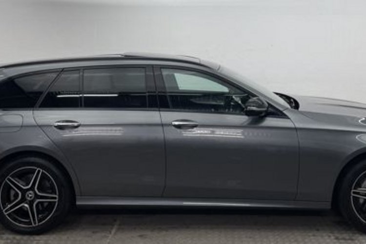 Mercedes-Benz E 300 E 300 e T AMG NIGHT PANO+MEMO+KEYLESS+DISTRONIC+