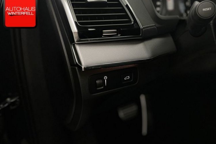Volvo XC90 XC90 B5 AWD R-DESIGN 7SITZ+PANO+AHK+22Z+360+MEMO