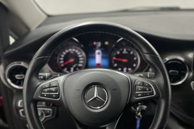 Mercedes-Benz V 220 V 220 d LANG 4M DESIGN 7SITZ+AHK+LUGANO+KAMERA+