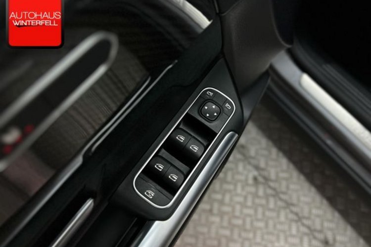 Mercedes-Benz GLA 200 GLA 200 d AMG CARBON PANO+AHK+KAMERA+LED+CARPLAY