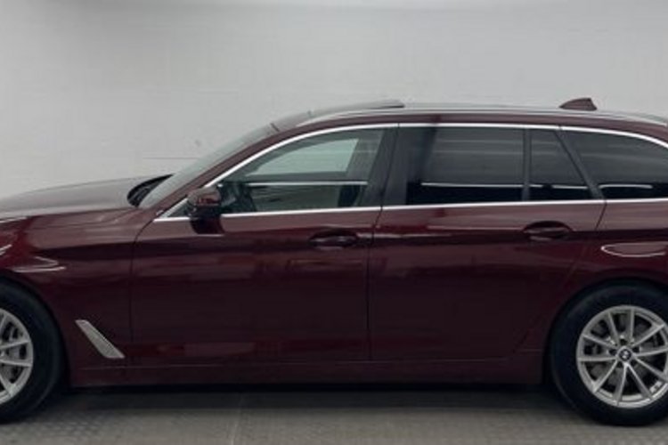 BMW 530 530 d xDrive Touring INDIVIDUAL+PANO+AHK+MEMO+