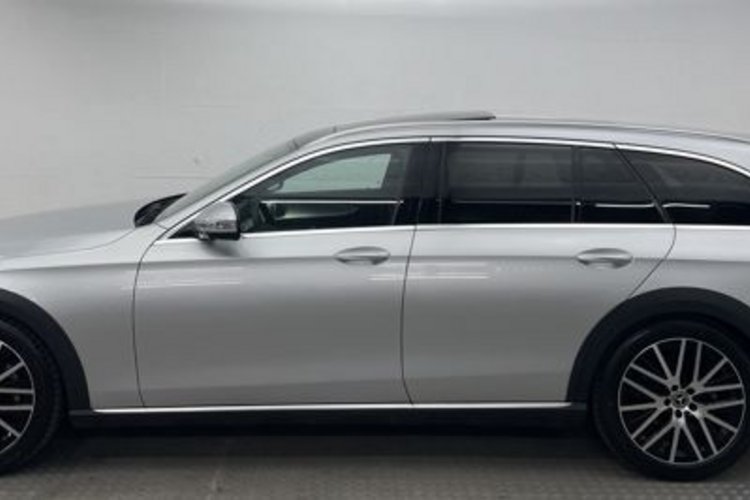 Mercedes-Benz E 220 E 220 d 4M T AVANTGARDE ALL-TERRAIN PANO+LUFT+