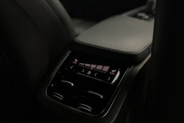 Volvo XC90 XC90 Recharge T8 AWD R-DESIGN 7SITZ+22Z+HUD+360+