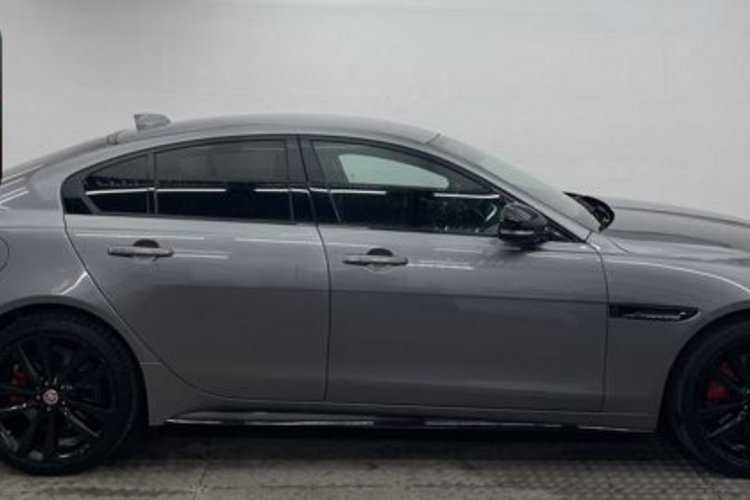 Jaguar XE XE D200 R-DYNAMIC BLACK AWD LED+360+KEYLESS+ACC+