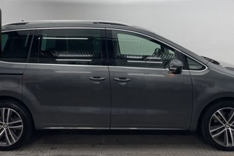 Seat Alhambra Alhambra 2.0 TDI FR-LINE 7SITZ+PANO+AHK+STANDHEI