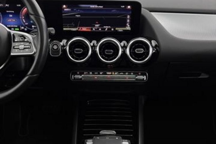 Mercedes-Benz GLA 250 GLA 250 e STYLE PANO+AHK+MULTIBEAM+KAMERA+DISTRO