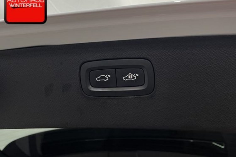 Volvo XC90 XC90 T8 AWD RECH RDesign 7SITZ+AHK+KEYLESS+H/K+