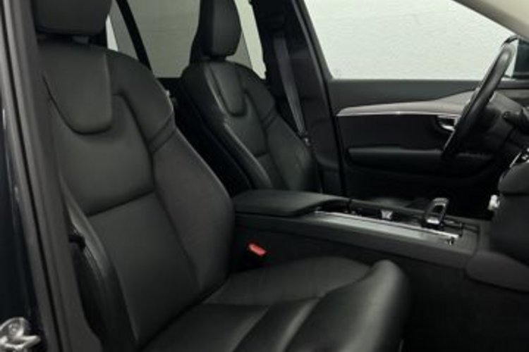 Volvo XC90 XC90 B5 AWD 7SITZ+PANO+AHK+360+HUD+H/K+STANDHZG+