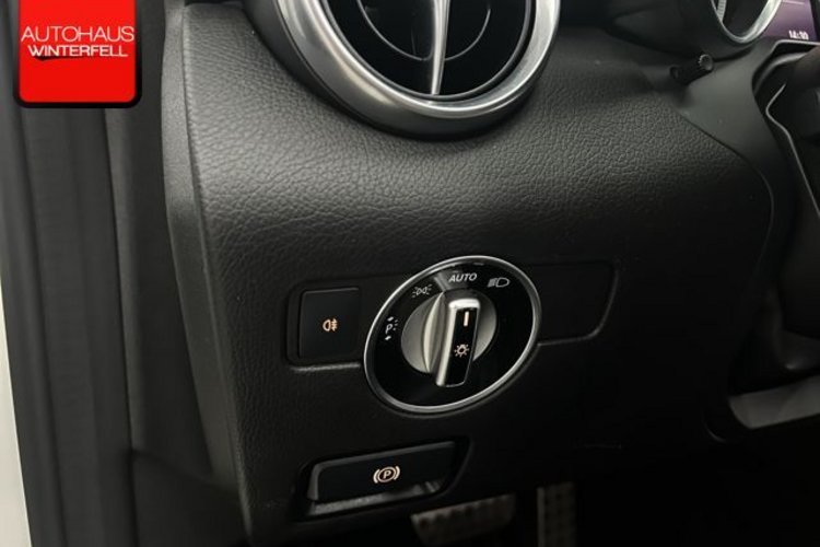 Mercedes-Benz SLC 43 AMG SLC 43 AMG PERFOR CARBON KAMERA+MEMO+KEYLESS