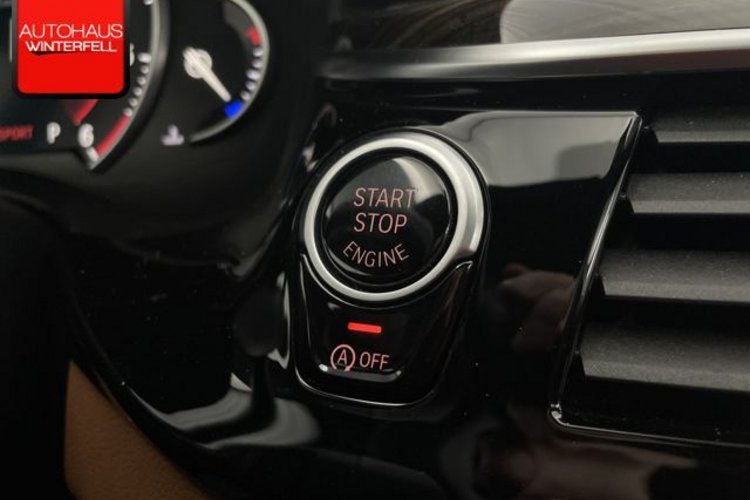 BMW 520 520 d xDrive Sport Line PANO+AHK+STANDHEIZUNG+