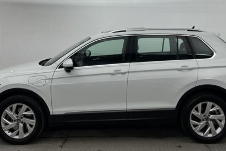 Volkswagen Tiguan Tiguan 1.4 eHybrid Elegance PANO+AHK+IQ.LIGHT+