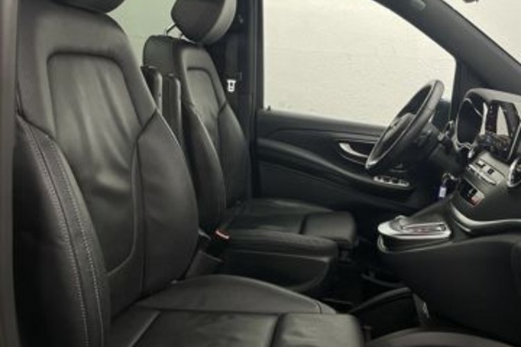 Mercedes-Benz V 300 V 300 d AMG 4M LANG 8SITZER+PANO+AHK+STANDH+360+