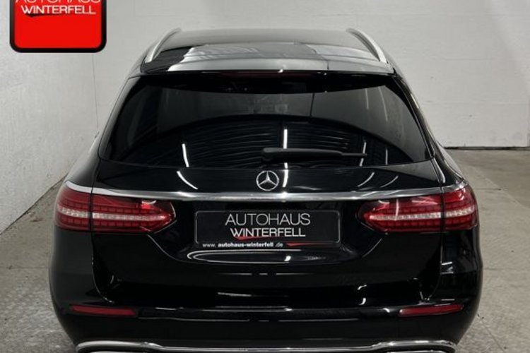 Mercedes-Benz E 300 E 300 d 4M T EXCLUSIVE KAMERA+LED+NAVI+CARPLAY+