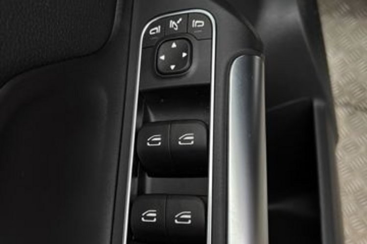 Mercedes-Benz GLA 250 GLA 250 AMG NIGHT HUD+360+MEMORY+STANDHEIZUNG+