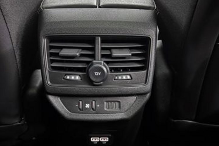 Peugeot 5008 5008 Hybrid 136 e-DSC GT BLACK TONE 7SITZ+PANO+