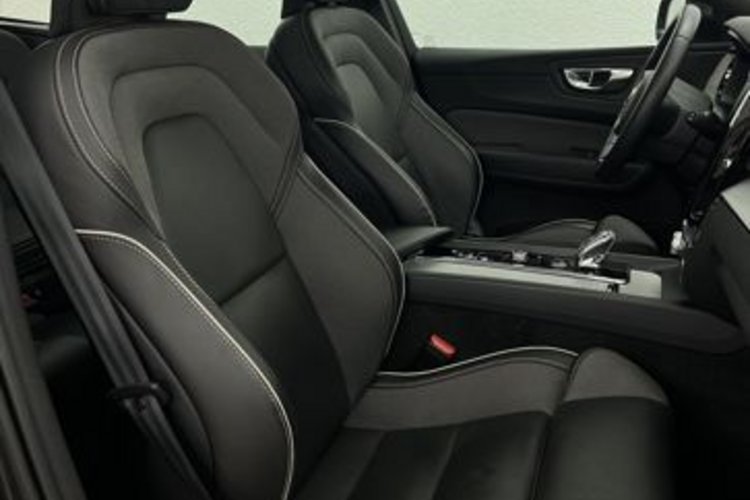 Volvo XC60 XC60 B5 AWD PLUS DARK PANO+GOOGLE+MEMO+KRISTALL+
