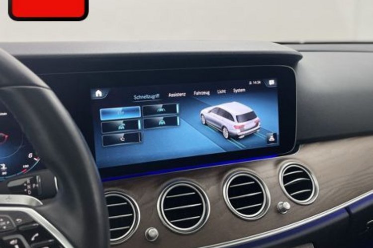 Mercedes-Benz E 400 E 400 d T 4M AVANTGARDE PANO+AHK+KEYLESS+DISTRO+