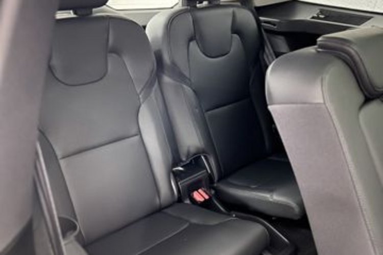 Volvo XC90 XC90 B5 AWD 7SITZ+PANO+AHK+360+HUD+H/K+STANDHZG+